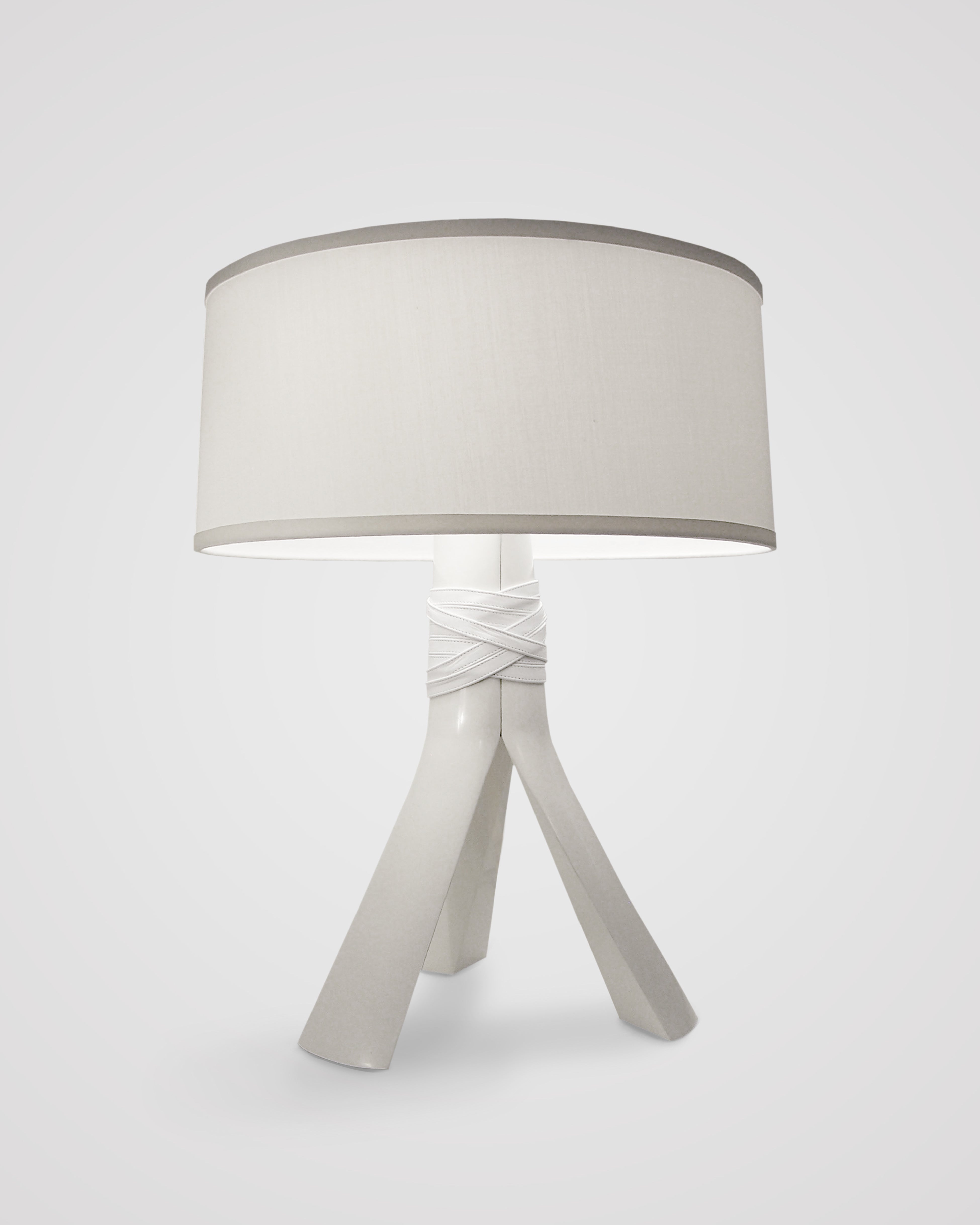 Gloss White Lacquer with White Leather and Bright White Silk Pongee